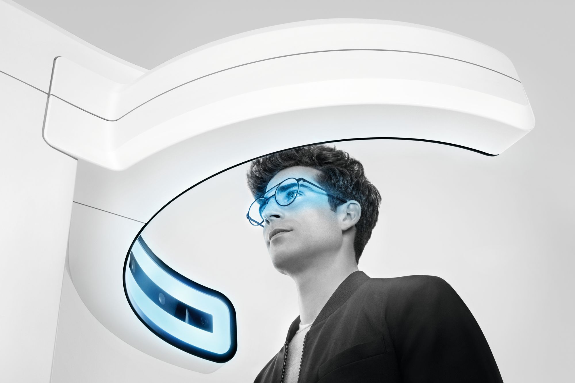 ZEISS VISUFIT 1000 digital 3D facial measurement system with blue light scanning a patient for personalised spectacle lens fitting at Cliff Williams Opticians, Kirkcaldy.